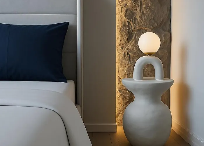 3 King Beds Free Parking Close And Cozy *